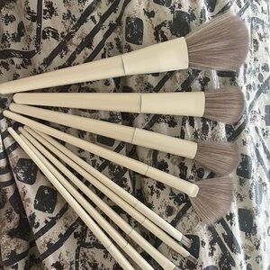 Elegant Cream Makeup Brush Set